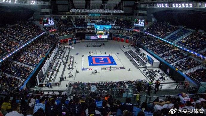  沃尔夫斯堡主场灯光故障延期比赛  